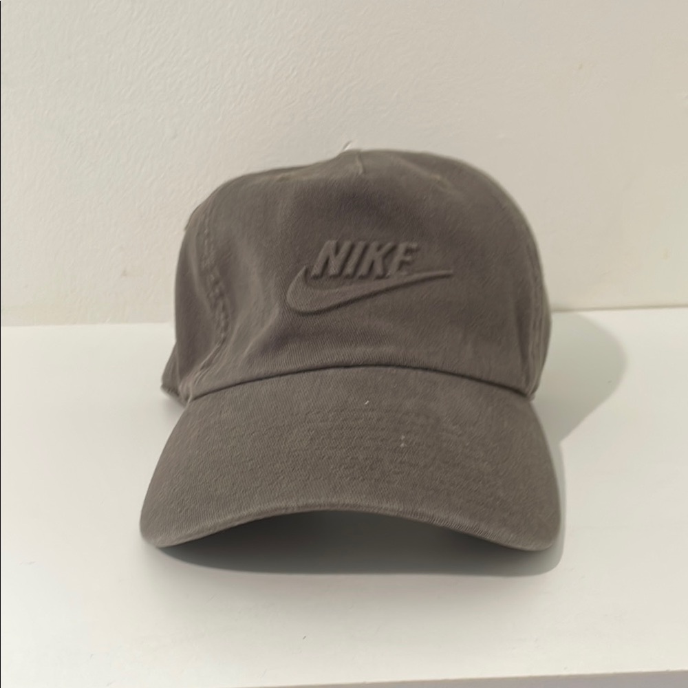 Nike Classic Gray Baseball Hat